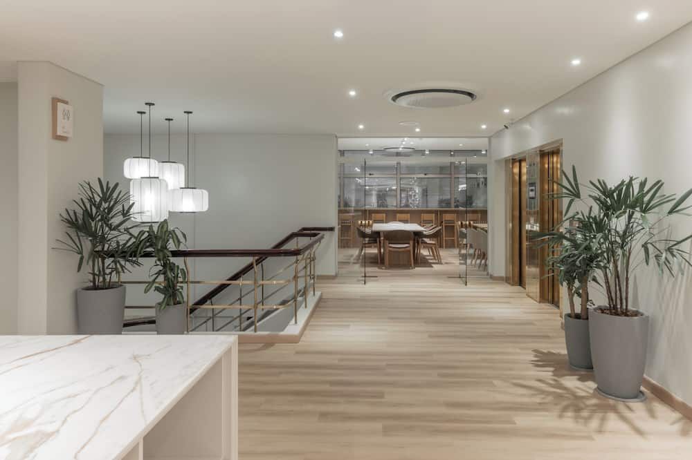 Carlton Hotel thumbnail 3