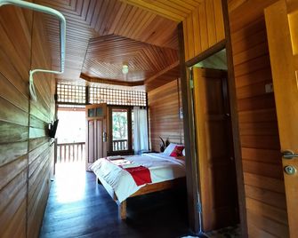 Hotel Besar Bulan Baru Senggigi - Near Senggigi Beach - Mataram - Schlafzimmer