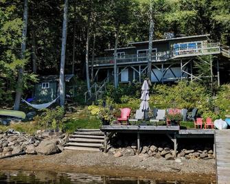 Family Oriented 4 season Cottage with Hot Tub on Kennisis Lake, Haliburton - Eagle Lake
