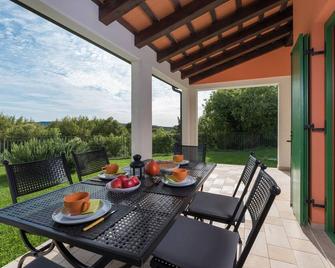 Athos villas, sea at 3 km - Rabac - Innenhof