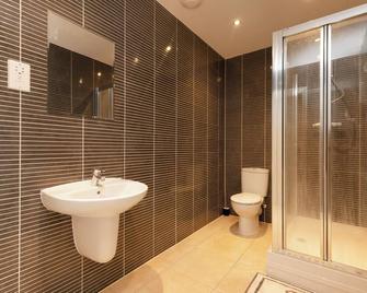 Stunning 5-Bed House in Ashford - Ashford