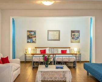 Giannis Beach villa in Almirida,no car needed - Georgioupoli - Sala de estar