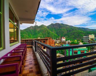 Manzil Hostel - Rishikesh - Balcony