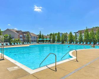 Elkridge Townhome ~ 15 Mi to Dtwn Baltimore! - Elkridge - Pool
