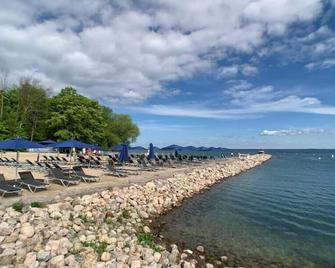 Stunning Stayz At Friday Harbour Beach Marina Resort Lake Simcoe Innisfil - Barrie - Beach