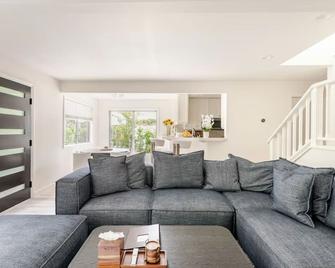 Montecito-Splendide beachside retreat - Montecito - Living room