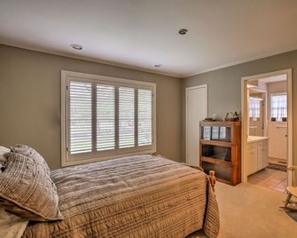 Pet-Friendly Lake Athens Home w/ Fireplace! - Athens