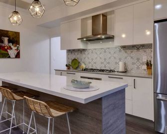 Urangan Family Friendly Home With Views - Urangan - Kuchyň