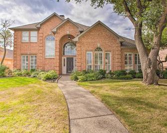 Elegant Plano Home w/ Private Outdoor Pool! - Plano - Building