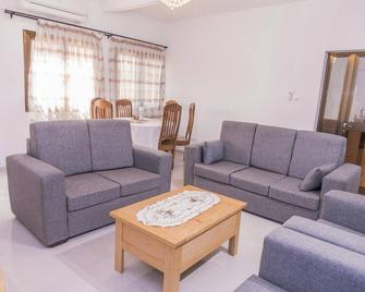 Apartment F4 Air-Conditioned Totsi Near The House Of Adebayor - Lomé - Living room