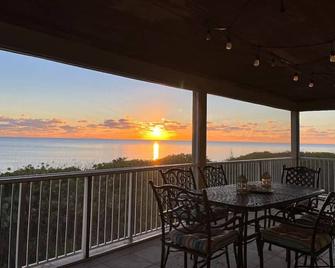 Private Oceanfront Escape - Kayaks, Sunsets, Coral - West End - Balcony