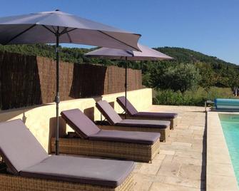 Take advantage of an idyllic setting to relax and recharge your batteries! - Saint-Saturnin-lès-Apt - Piscina
