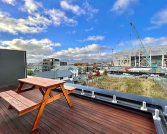 High-Rise Cbd Luxury Apartment - Christchurch - Balcony