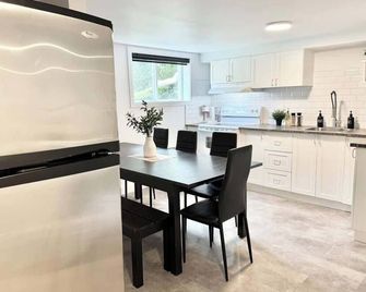 Ste-Foy urban area - 4 bedrooms - Spa - EV chrger - קוויבק סיטי - מטבח