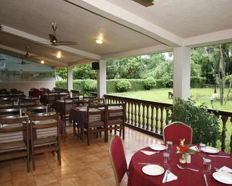 Chitwan Paradise Hotel - Sauraha - Restaurante