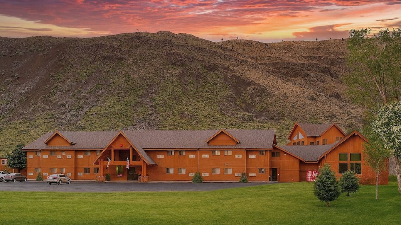 Yellowstone Village Inn and Suites