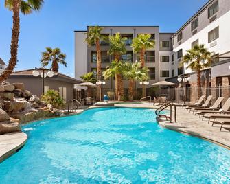 Courtyard by Marriott Las Vegas Stadium Area - Las Vegas - Pool
