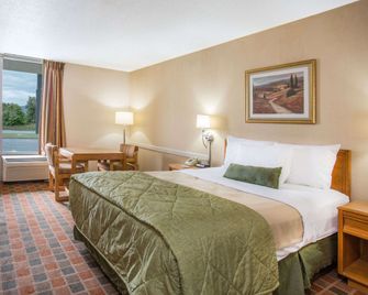 Ramada by Wyndham Wytheville - Wytheville - Спальня