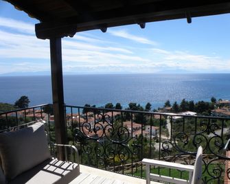 Palamidi Apartments - Loutra - Balcon