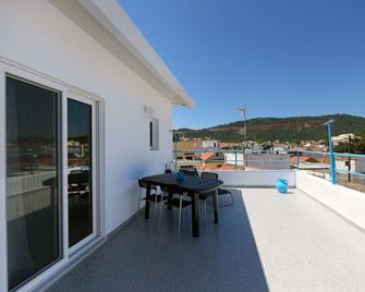 Happy Days Home Apartment und Studio/Penthouse - Rodas - Balcón
