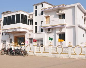 Hotel Kanako International - Bodhgaya - Gebäude