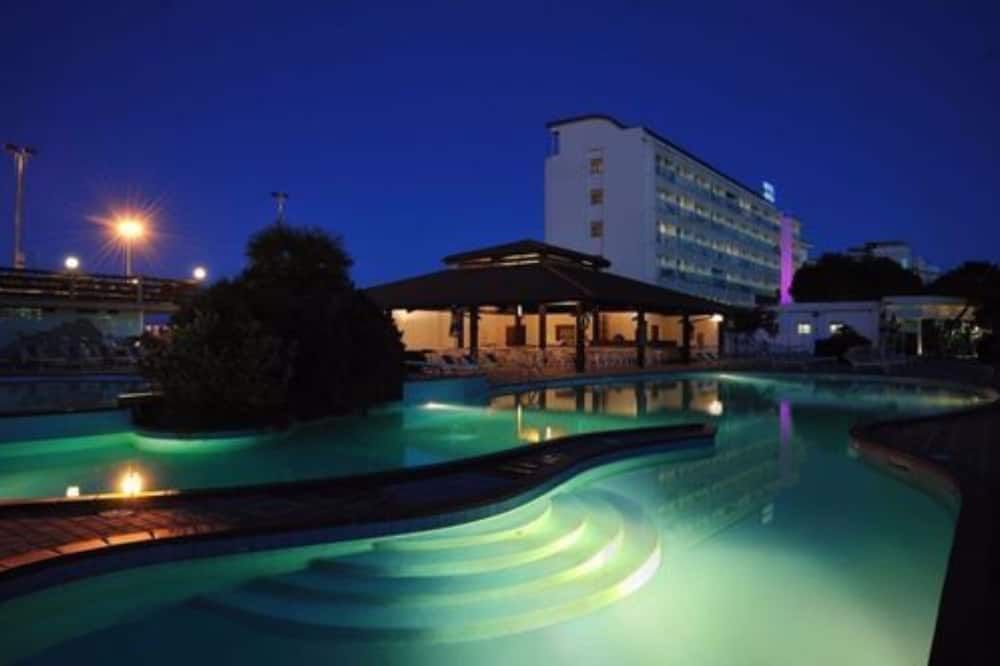 Hotel Adria - צ'רביה - בריכה