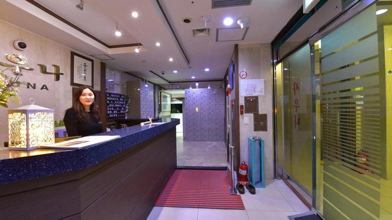 โรงแรมเลค