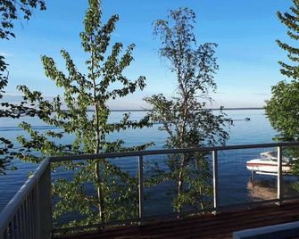 Private and Peaceful Waterfront cabin Pigeon Lake - Westerose - Balcony
