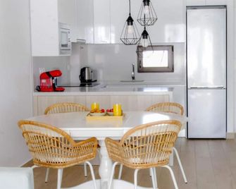 Beautiful Condo in Laguna Beach Resort overlooking Laguna Rosa In Torrevieja With 2 Bedrooms and 2 Bathrooms - Alicante - Dining room