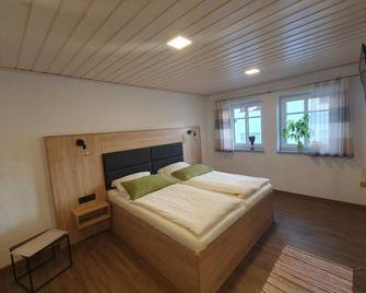 Double room 'Hunnenstein' with balcony - accommodation in the Brandgasse - Alken
