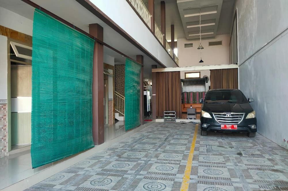 Hotel O Kost 3 Kelor Syariah - Luwuk - Vista del exterior