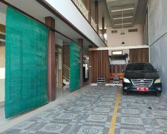 Hotel O Kost 3 Kelor Syariah - Luwuk - Vista del exterior