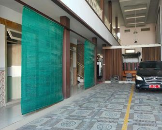 Hotel O Kost 3 Kelor Syariah - Luwuk - Vista del exterior