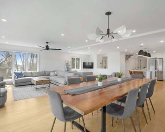 Nature's Paradise: Private Dock & Water Views - Mattituck - Sala de jantar