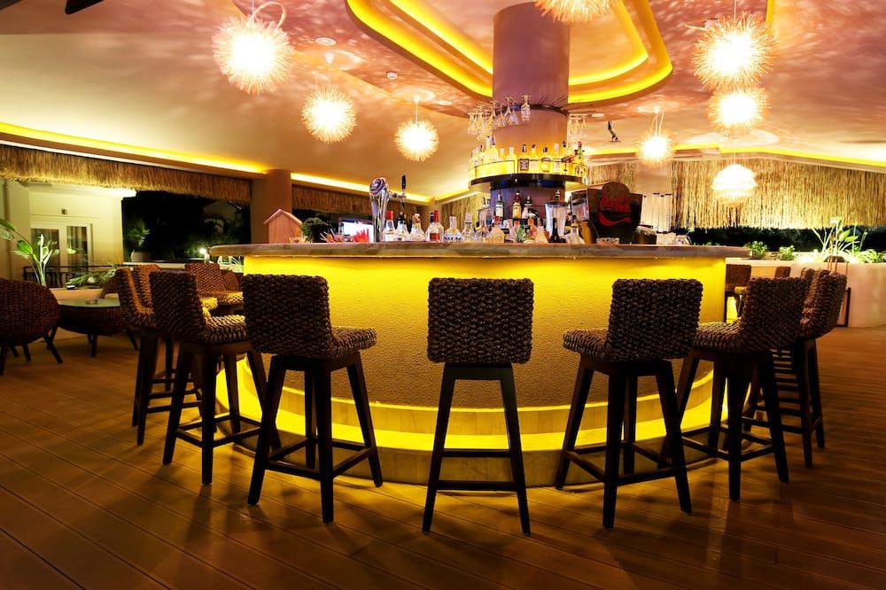 The Pinehill Hotel & Suites - פטהייה - בר