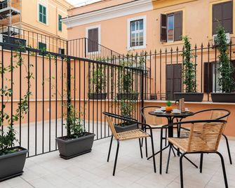 Major House - Luxury Apartments in Rome by Hostand - Roma - Varanda