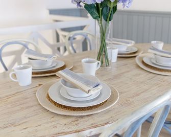 Wild Atlantic Way Beach House - Doonbeg - Dining room