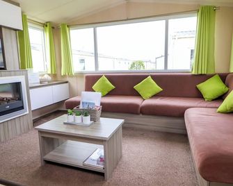 Marina - Rhyl - Living room