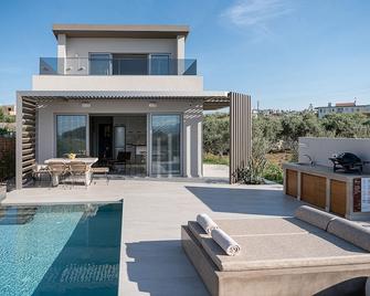 Fivi Luxury Villa, Close to Sea, By ThinkVilla - Tavronitis - Piscina