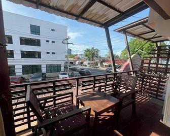 กระบี่ ออร์คิด โฮมเทล - กระบี่ - ระเบียง