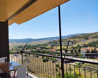 Beyaz Adalar Atlihan Apart Otel - Salda - Balcón