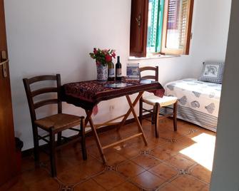UsticaTour Apartments and Villas - Ustica - Essbereich