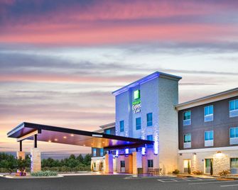Holiday Inn Express & Suites Junction By IHG - Junction - Gebäude