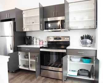 9 Miles to Downtown | 1000Mbps | King bed | W/D - Indianápolis - Cocina