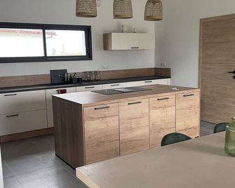 Modern house just outside Bayonne - Lahonce - Cuisine