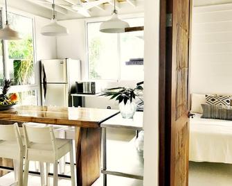 Luxury Apartment In Gated Eco-Community. 1min Walk To The Beach - Santa Teresa - Dining room