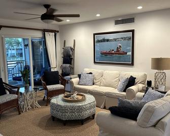 \'Members Only\' Can Rent This 2 Bedroom Waterfront Condo In The Ocean Reef Club. - Key Largo - Living room