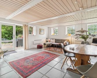 Scenic Area Close To Forest, Golf, And Beach - Rønne - Jadalnia