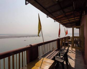 Sada Shiv Guest House Near Kashi Vishwanath Temple & Ganga River - Benarés - Balcón