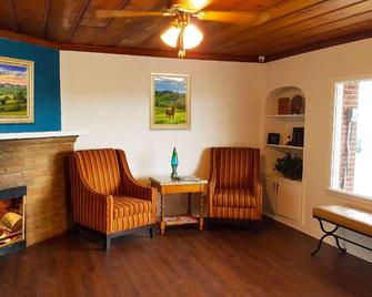 Lucky Vista Motel - Campbellsville - Living room